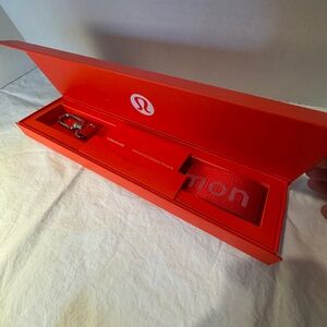 Lululemon Red Exclusive Collective Pinnacle Tier Gift Never Lost Key Chain NEW